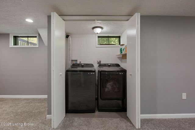 7413 Colt Dr, Louisville, KY 40214