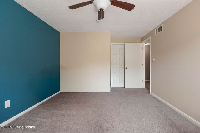 7413 Colt Dr, Louisville, KY 40214