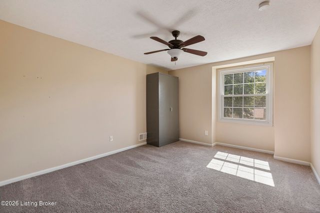 7413 Colt Dr, Louisville, KY 40214
