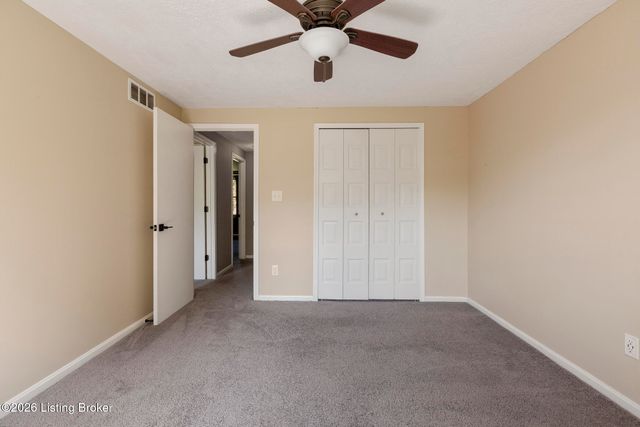 7413 Colt Dr, Louisville, KY 40214
