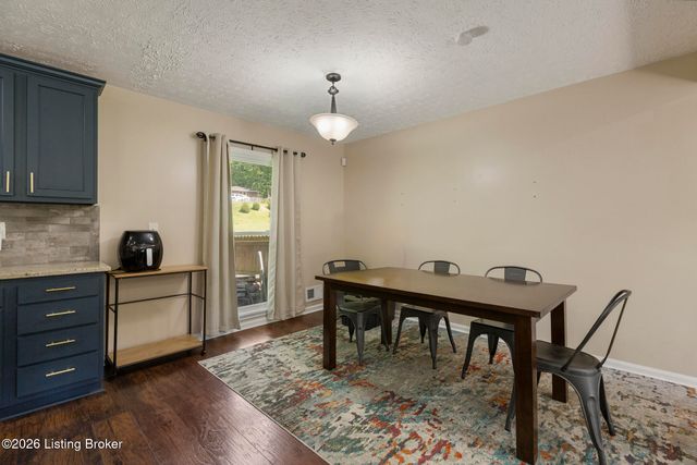 7413 Colt Dr, Louisville, KY 40214