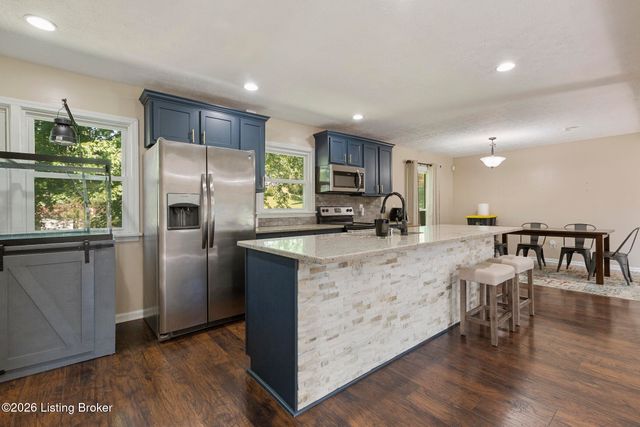 7413 Colt Dr, Louisville, KY 40214