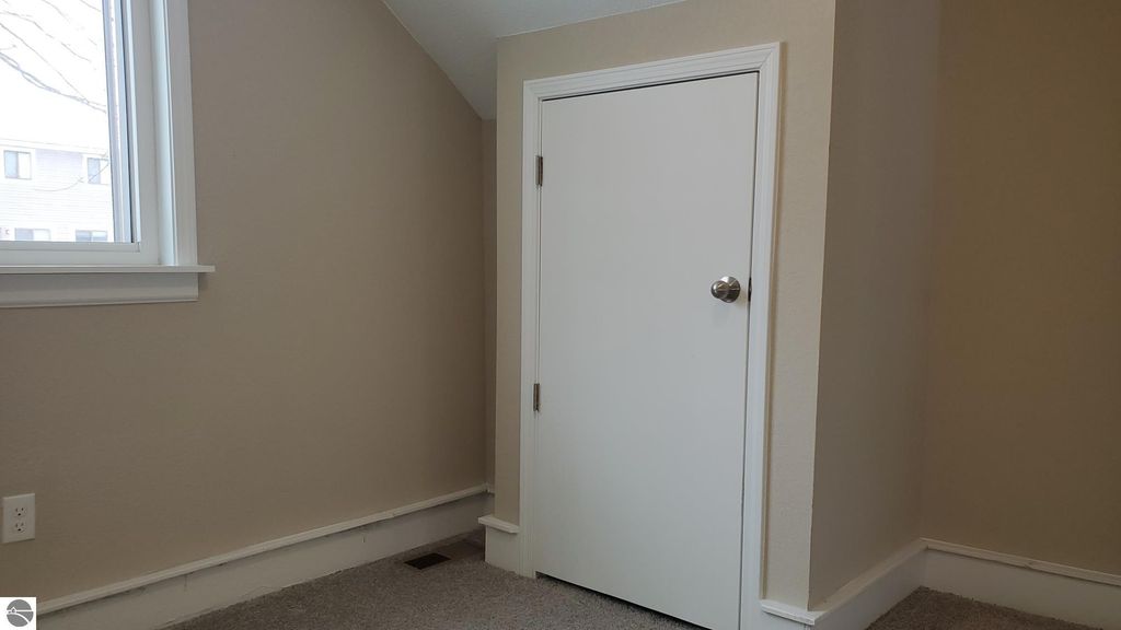 Image 15 of property listing at 634 S Oak Street, Mt Pleasant, MI 48858