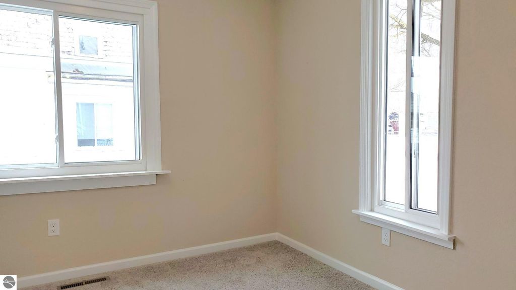 Image 16 of property listing at 634 S Oak Street, Mt Pleasant, MI 48858