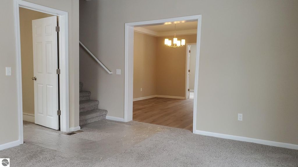 Image 4 of property listing at 634 S Oak Street, Mt Pleasant, MI 48858