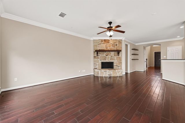 35 Woodmoor Place, Magnolia, TX 77354