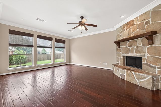 35 Woodmoor Place, Magnolia, TX 77354