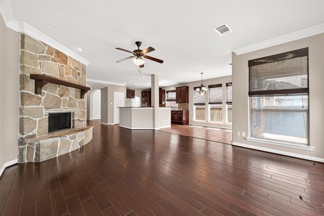 35 Woodmoor Place, Magnolia, TX 77354