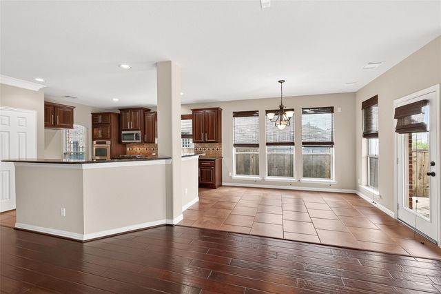 35 Woodmoor Place, Magnolia, TX 77354