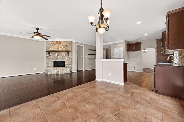 35 Woodmoor Place, Magnolia, TX 77354