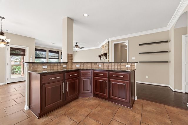 35 Woodmoor Place, Magnolia, TX 77354