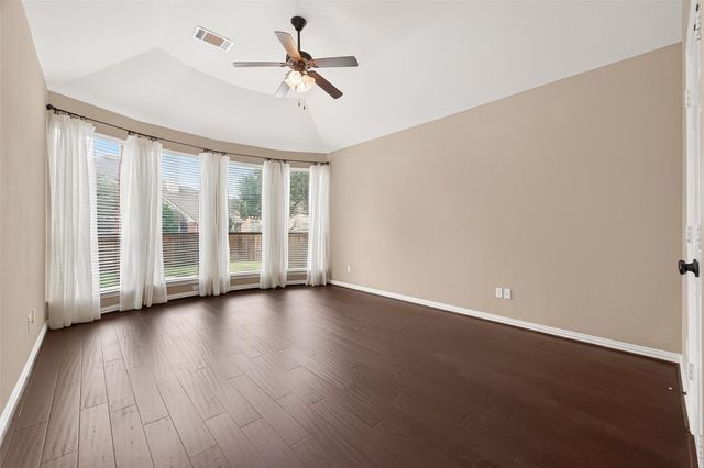 35 Woodmoor Place, Magnolia, TX 77354