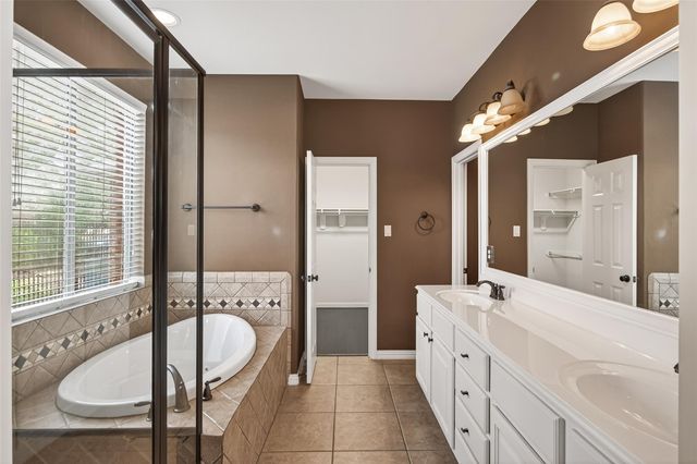 35 Woodmoor Place, Magnolia, TX 77354