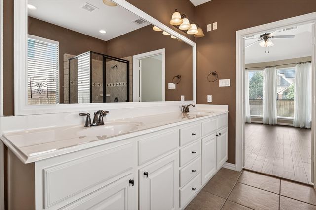 35 Woodmoor Place, Magnolia, TX 77354