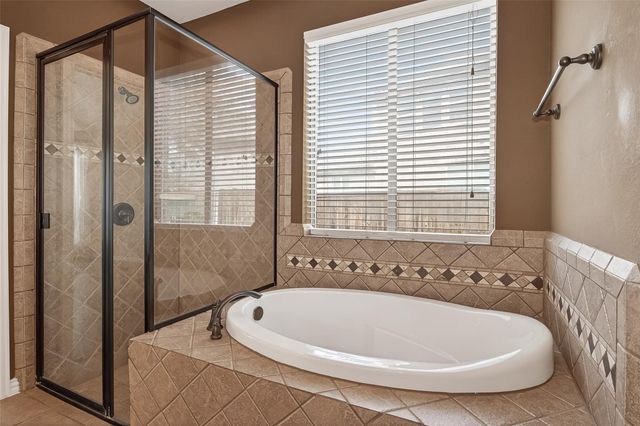 35 Woodmoor Place, Magnolia, TX 77354