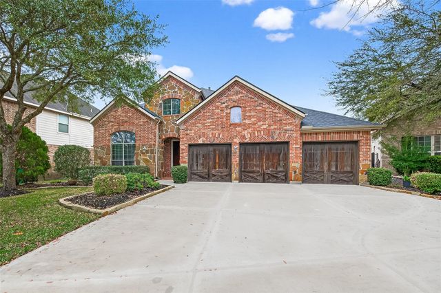 35 Woodmoor Place, Magnolia, TX 77354