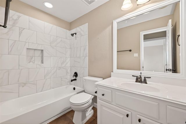 35 Woodmoor Place, Magnolia, TX 77354