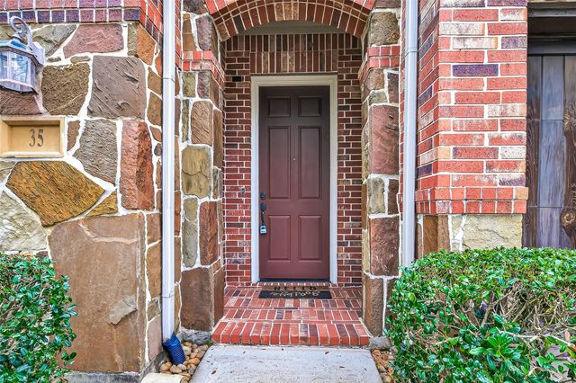 35 Woodmoor Place, Magnolia, TX 77354