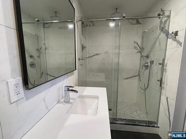 9009 Riverside Place 2, North Bergen, NJ 07047