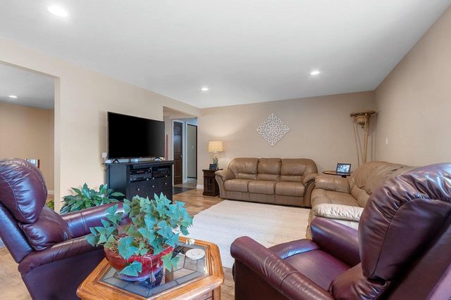 2031 PARKWOOD COURT, Green Bay, WI 54304