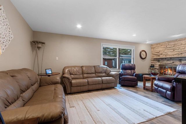 2031 PARKWOOD COURT, Green Bay, WI 54304