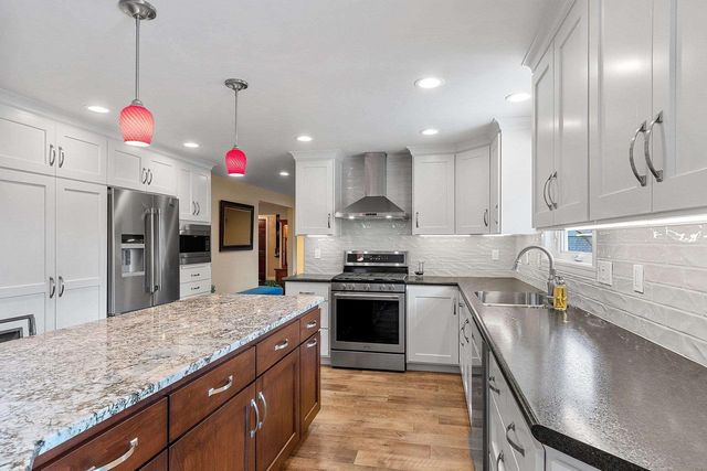 2031 PARKWOOD COURT, Green Bay, WI 54304
