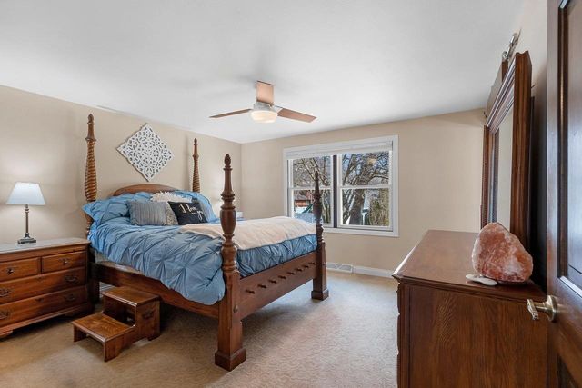 2031 PARKWOOD COURT, Green Bay, WI 54304