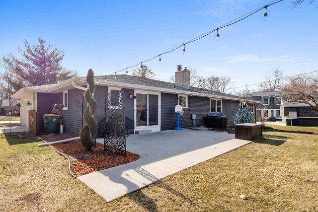 2031 PARKWOOD COURT, Green Bay, WI 54304