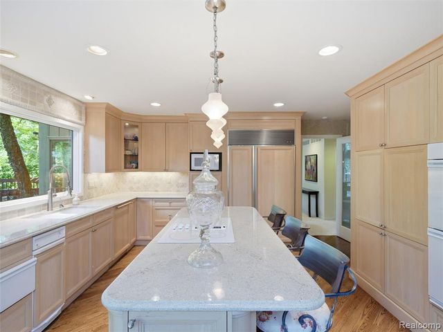 4751 Rolling Ridge Road, West Bloomfield, MI 48323