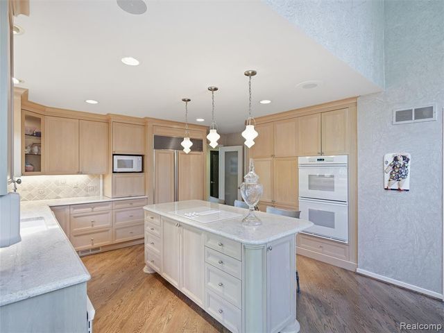 4751 Rolling Ridge Road, West Bloomfield, MI 48323