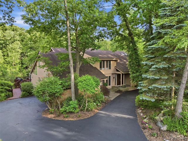 4751 Rolling Ridge Road, West Bloomfield, MI 48323
