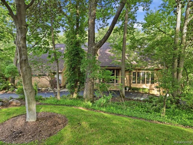 4751 Rolling Ridge Road, West Bloomfield, MI 48323