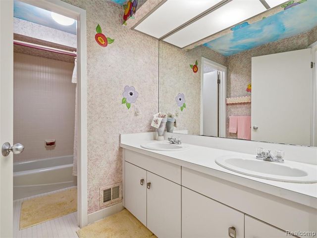4751 Rolling Ridge Road, West Bloomfield, MI 48323
