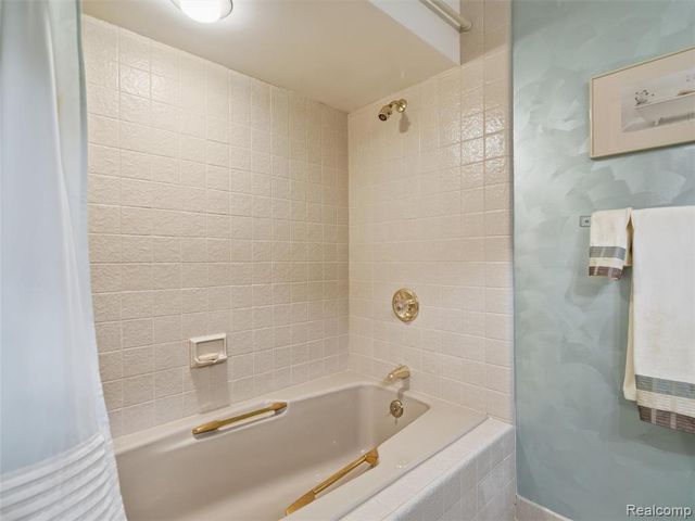 4751 Rolling Ridge Road, West Bloomfield, MI 48323
