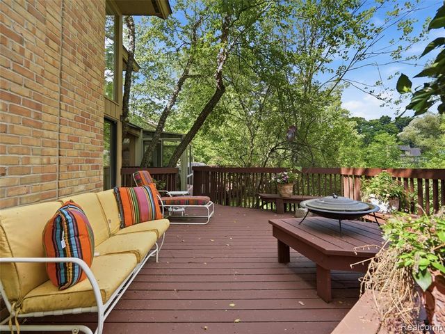 4751 Rolling Ridge Road, West Bloomfield, MI 48323