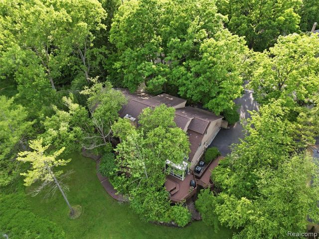 4751 Rolling Ridge Road, West Bloomfield, MI 48323