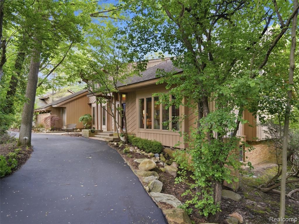 4751 Rolling Ridge Road, West Bloomfield, MI 48323