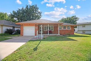 823 E English Ct, Derby, KS 67037