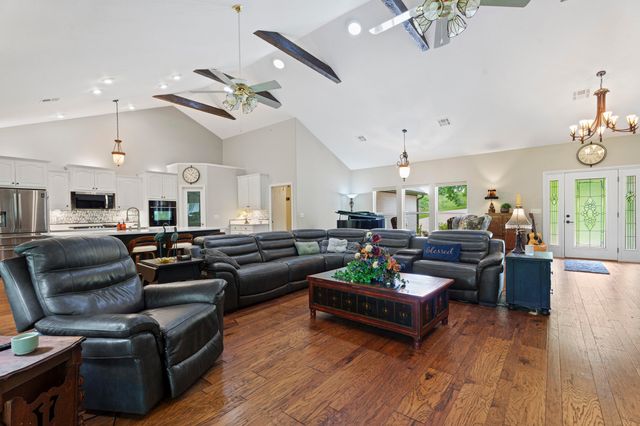 3400 Callie Drive, Grove, OK 74344