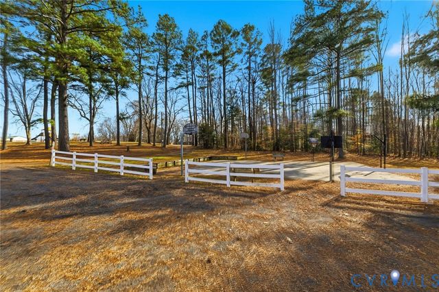 12145 White Bark Rd, Ruther Glen, VA 22546