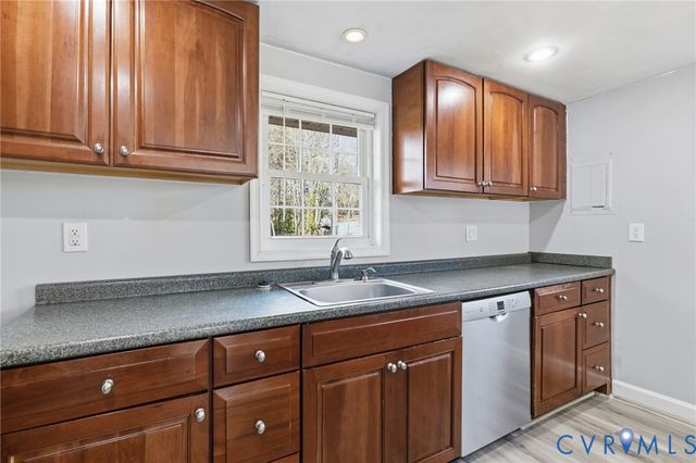 12145 White Bark Rd, Ruther Glen, VA 22546