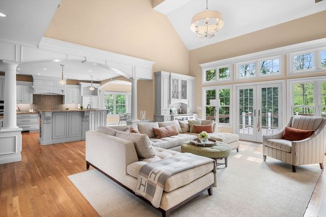 2 Barron Ct, Andover, MA 01810