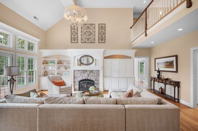 2 Barron Ct, Andover, MA 01810
