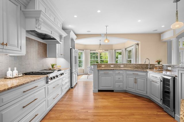 2 Barron Ct, Andover, MA 01810