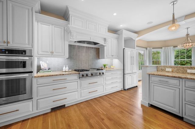 2 Barron Ct, Andover, MA 01810