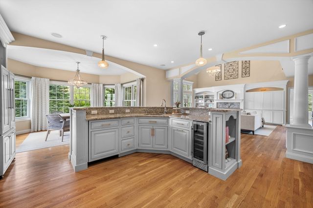 2 Barron Ct, Andover, MA 01810