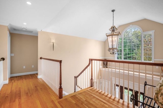 2 Barron Ct, Andover, MA 01810