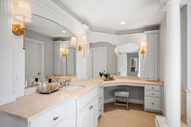 2 Barron Ct, Andover, MA 01810