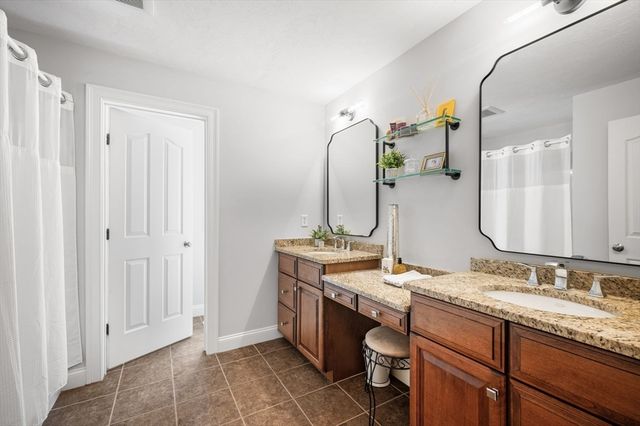 2 Barron Ct, Andover, MA 01810