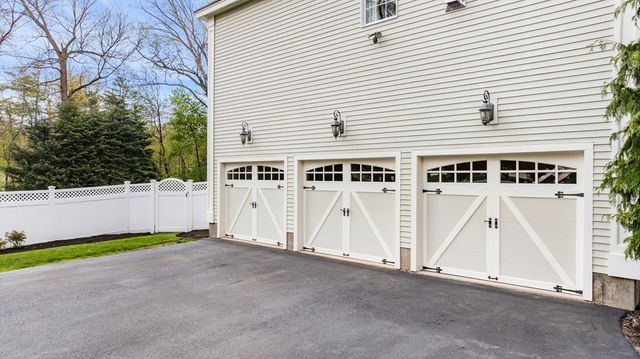 2 Barron Ct, Andover, MA 01810